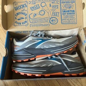 Brooks Cascadia Gray and Orange Trail Running Shoes 11.5 means NWT
